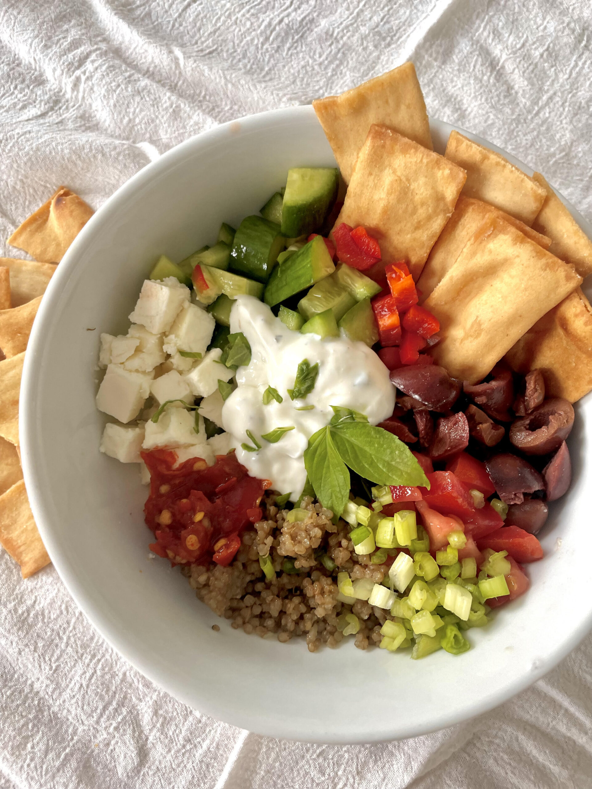 Healthy & Easy Mediterranean Quinoa Bowls with Creamy Tzatziki Sauce Recipe